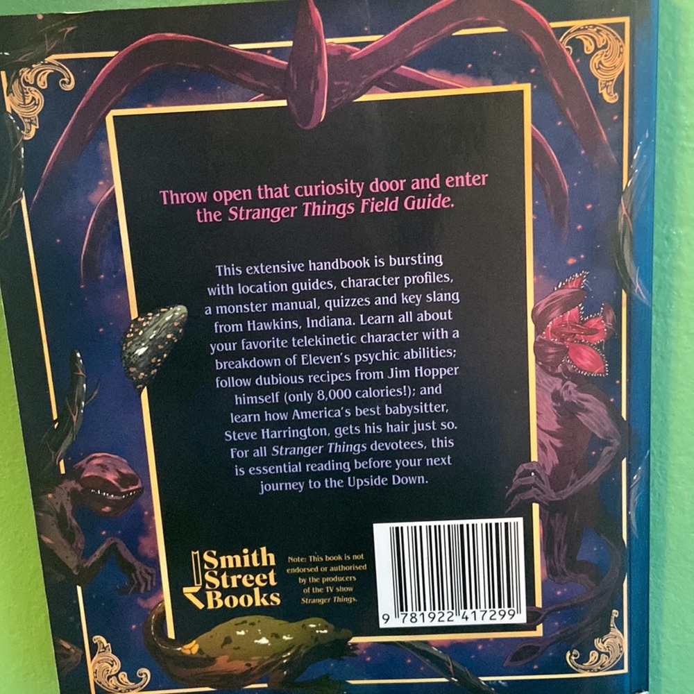 Stranger things book - Picture 2 of 2